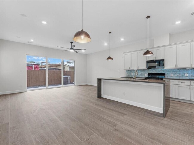 Building Photo - 603 N Milby St