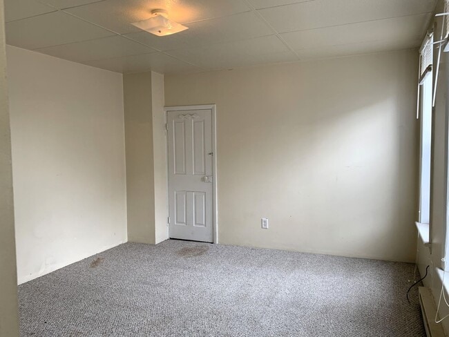 Building Photo - Two story, 1 bed/1 bath duplex