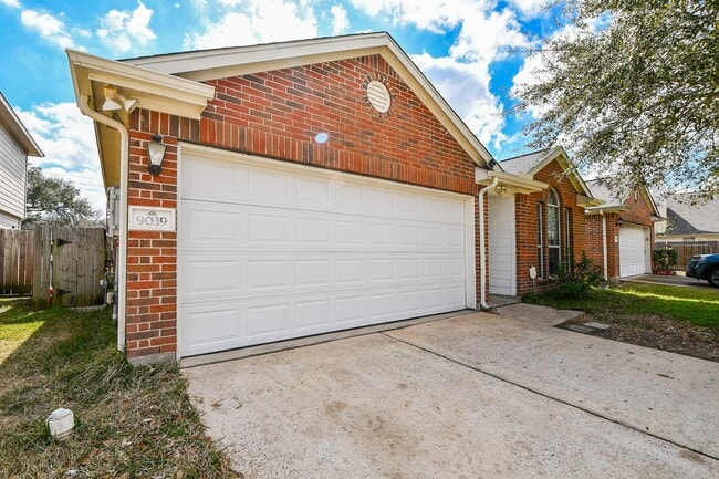 Building Photo - 9039 Martin Heights Dr