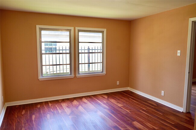 Building Photo - 7328 Oak Hl