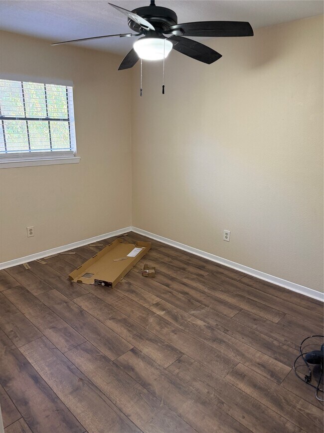 Building Photo - 9 Dewthread Ct