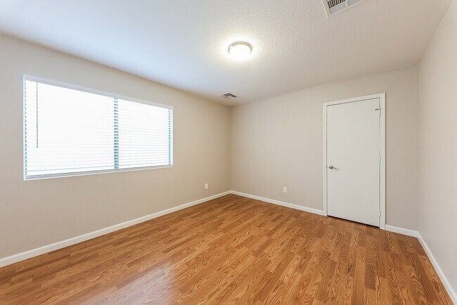 Building Photo - 22381 N 107th Dr