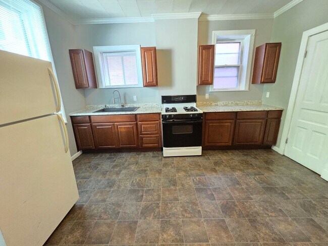 Building Photo - Private Home with fenced in yard in Dutchtown