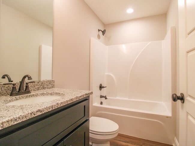 Building Photo - Corner Townhouse Available!