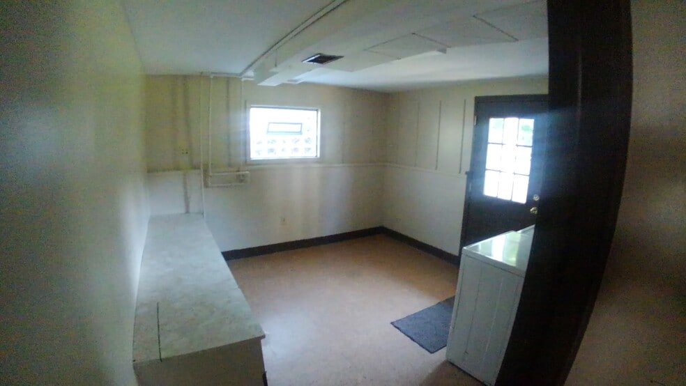 Laundry room - 1536 Linden St