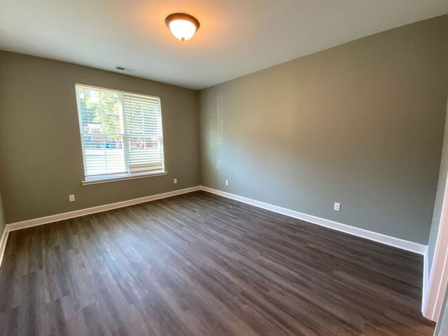 Building Photo - 3 bedroom, 2.5 bath, Built in 2022, close ...