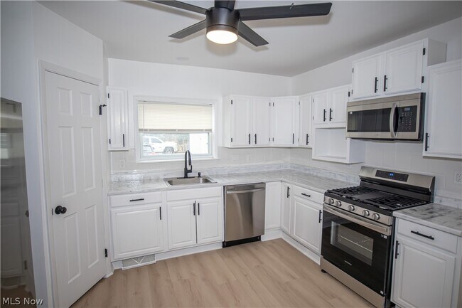 Building Photo - 112 Chestnut St