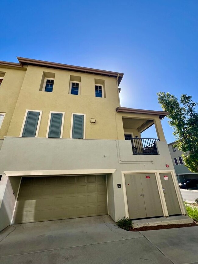 Building Photo - Resort-Style Living with Private Balcony Near Community Pools