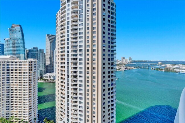 Building Photo - 808 Brickell Key Dr