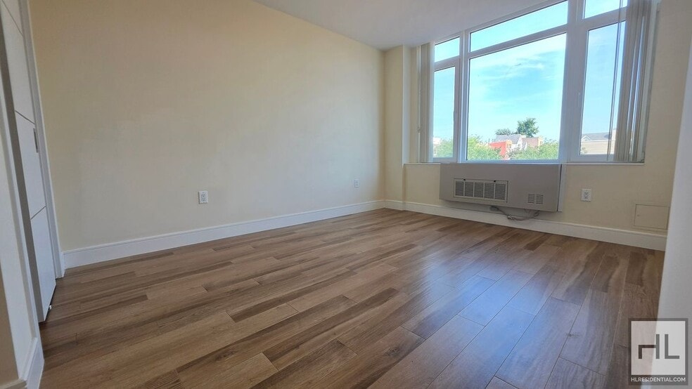 Building Photo - Sunlit 5th-Floor 1-Bed with a Showpiece Open Kitchen
