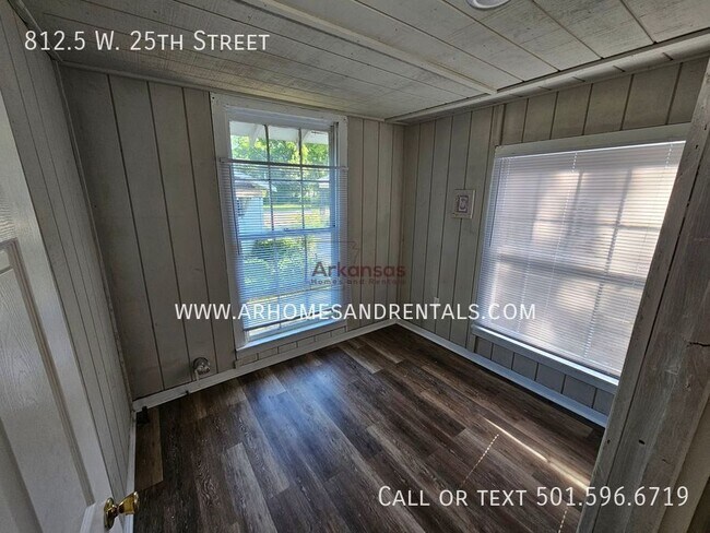 Building Photo - 812.5 W 25th St
