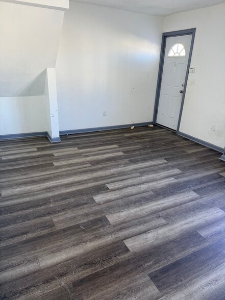 Building Photo - 43 Cowles St