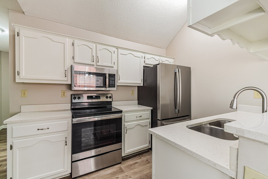 Building Photo - 1124 Dove Hollow Cir E