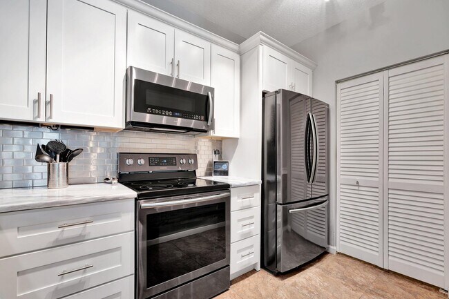 Building Photo - 275 Murcia Dr