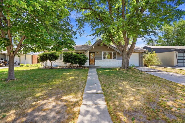 Building Photo - $2,740.95, 4 Beds - 3 Bath, Single Family Home in Denver with Washer and Dryer!