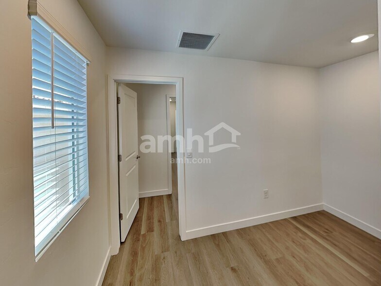 Building Photo - 9567 E Harkes Dr