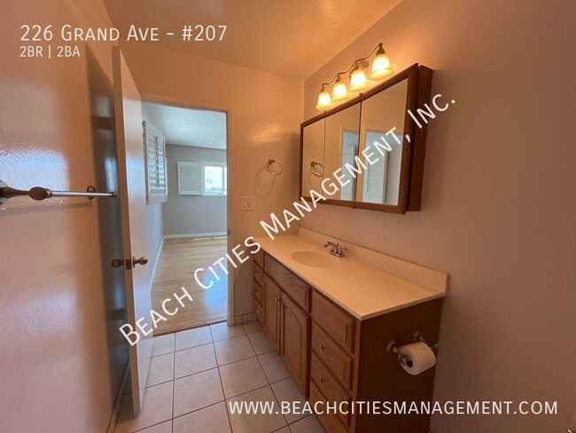 Building Photo - Large 2 Bedroom, 2 Bath Condo with 2 Parki...