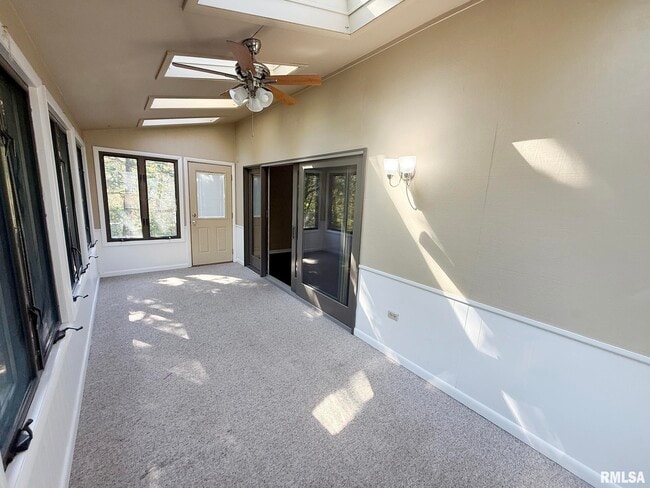 Building Photo - 6828 N Bobolink Rd