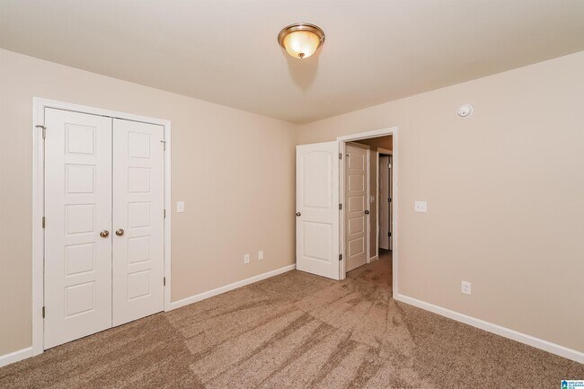 Building Photo - 2554 Summit Park Rd