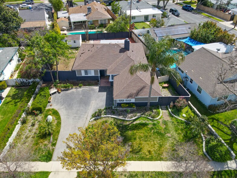 Building Photo - 8008 Limerick Ave