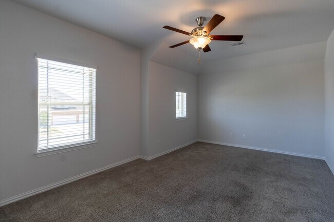 Building Photo - Stunning two story 4 bedroom with den and media/ game area in Pflugerville!