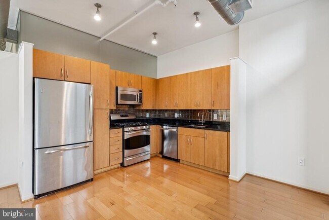 Building Photo - 811 4th St NW