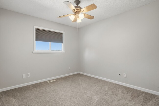 Building Photo - 931 Mountain View