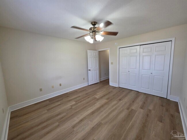 Building Photo - 916 Rentz Ave