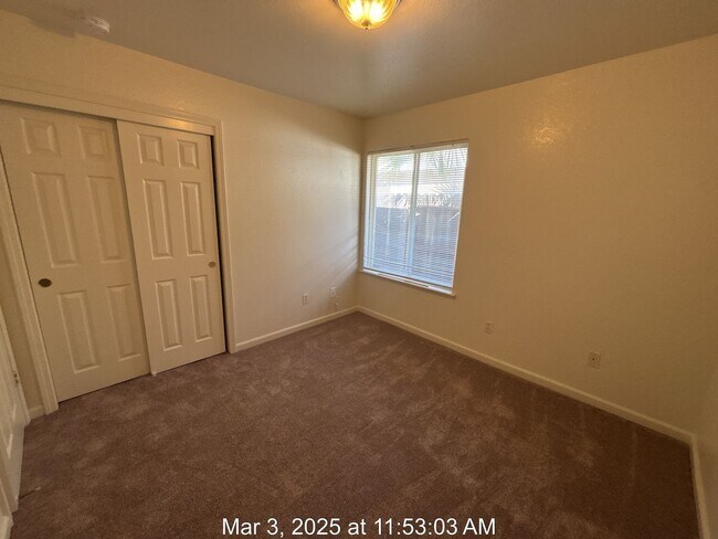 Building Photo - $400 MOVE IN BONUS! Fantastic 3 Bed, 2 Bat...