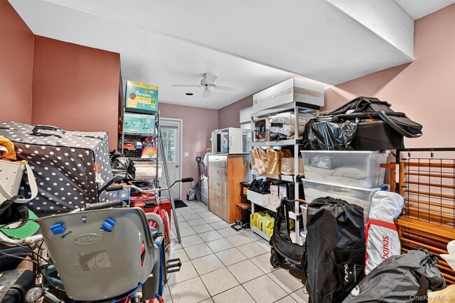 Building Photo - 731 Manette Ln