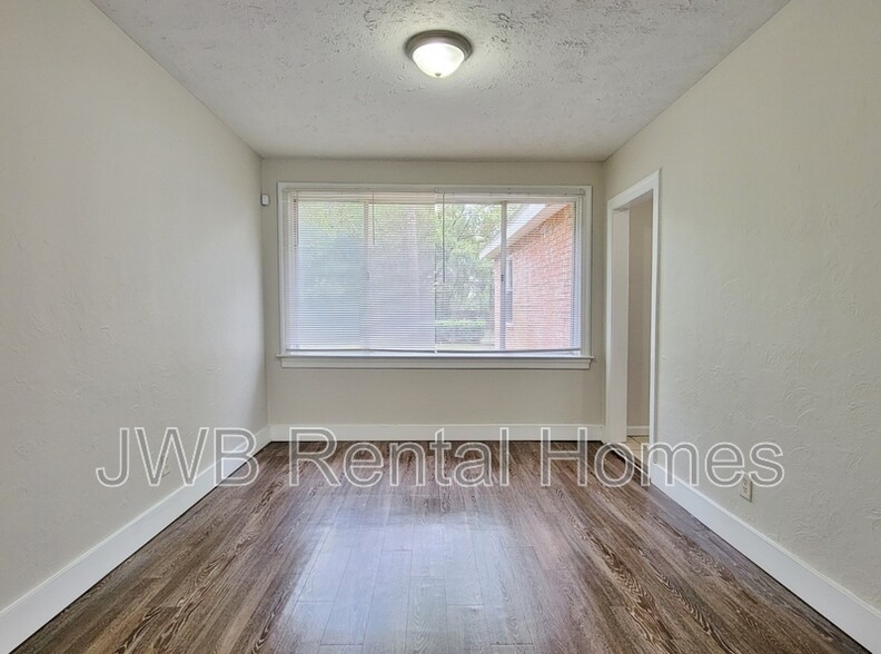 Building Photo - 6916 Park Cir