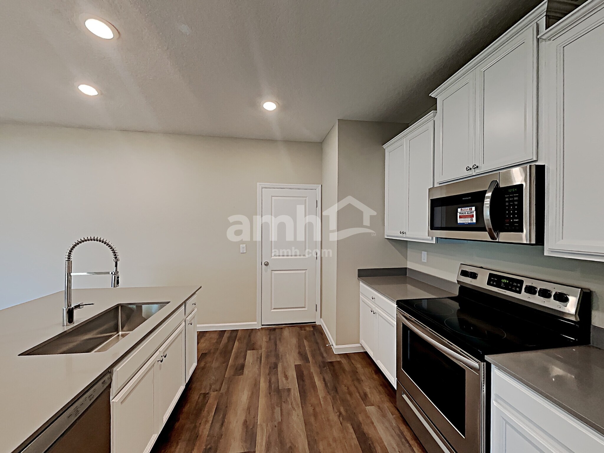 Building Photo - 219 Hemlock Pt