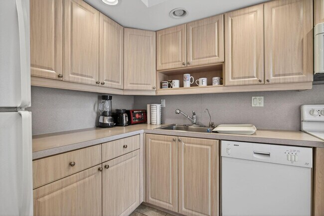 Building Photo - 3150 NE 48th Ct