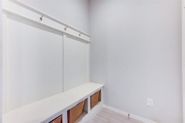 Building Photo - 6907 Myrtle Dr