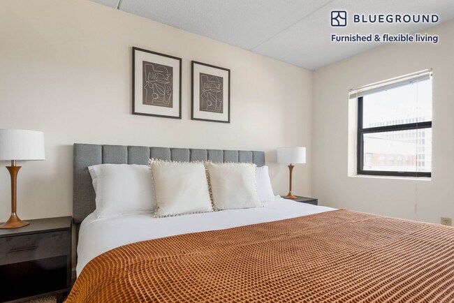 Building Photo - 10 Magazine St