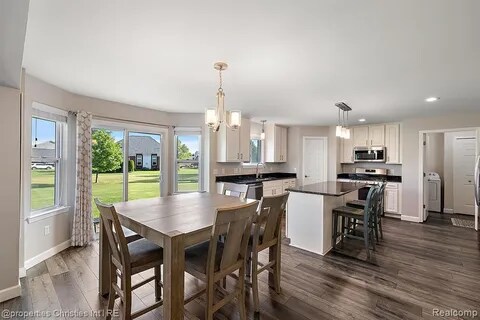 Building Photo - 61171 Saddlecreek Dr