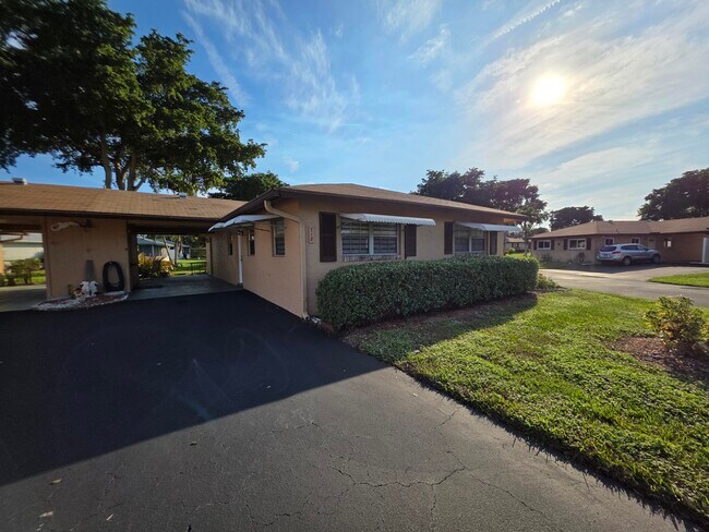 Building Photo - 718 Whippoorwill Ln