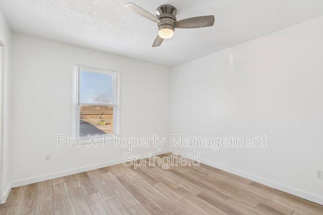 Building Photo - 3140 W Greenwood St