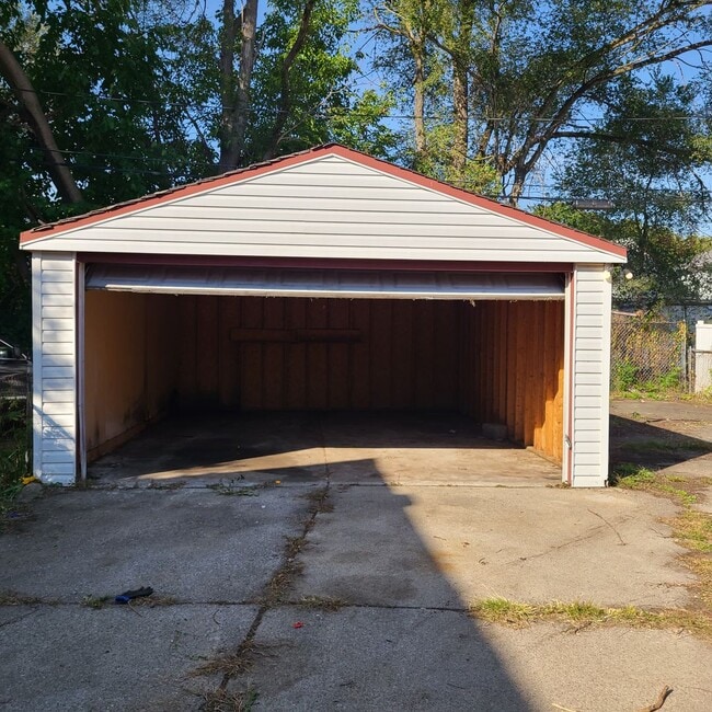 Building Photo - 3 Bedroom 1  Welcome Section 8