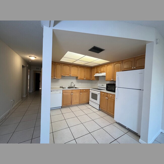 Building Photo - 7247 Albany Rd