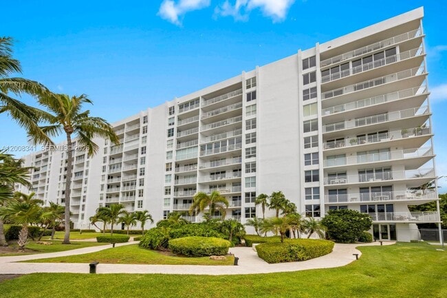 Building Photo - 607 Ocean Dr
