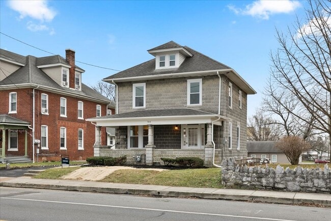 Building Photo - 584 W Main St