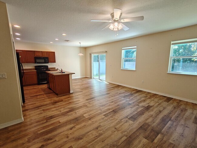 Building Photo - Charming & Modern 3-Bedroom Home with Brig...