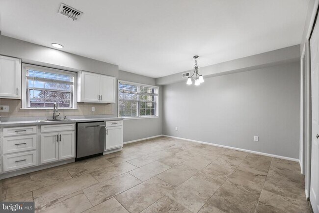 Building Photo - 6218 Lindbergh Blvd.