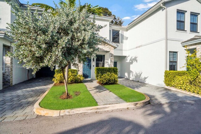 Building Photo - 1643 SW 28th St