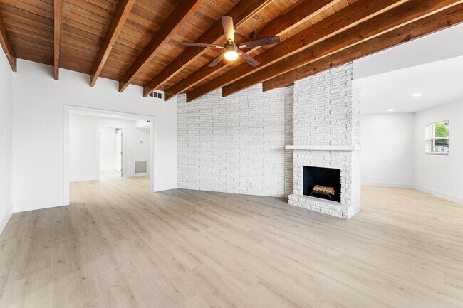 Building Photo - 7531 Edgewater Cir