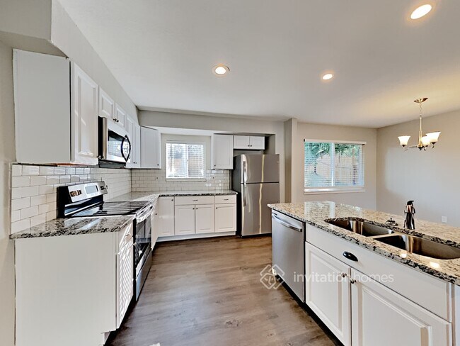 Building Photo - 5424 Del Rey Dr