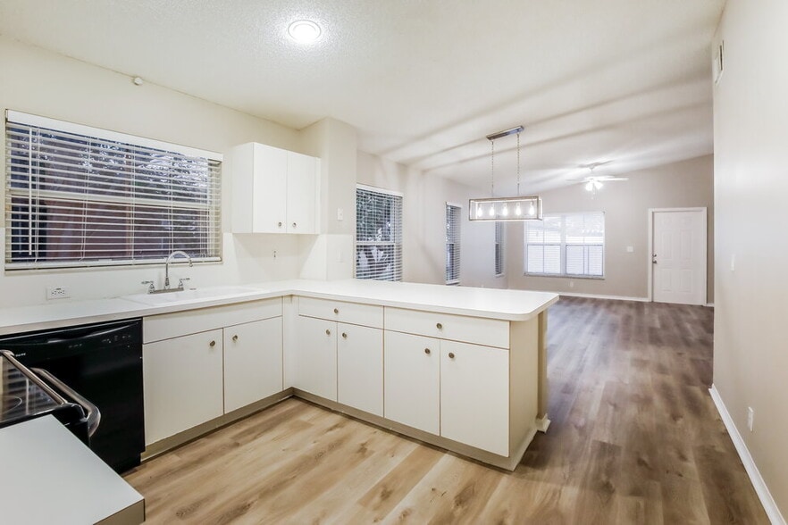 Building Photo - 16203 10th St