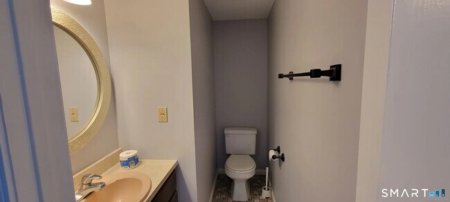 Building Photo - 678 Savin Ave