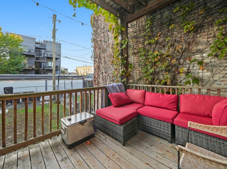 Note: Photo is of 1R Porch - 1508 N Artesian Ave